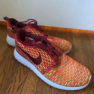 NIKE WMN Roshe One Flyknit Sneakers